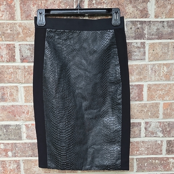 Mason Black Leather Python Embossed Midi Pencil Skirt Size 4 - Picture 1 of 4